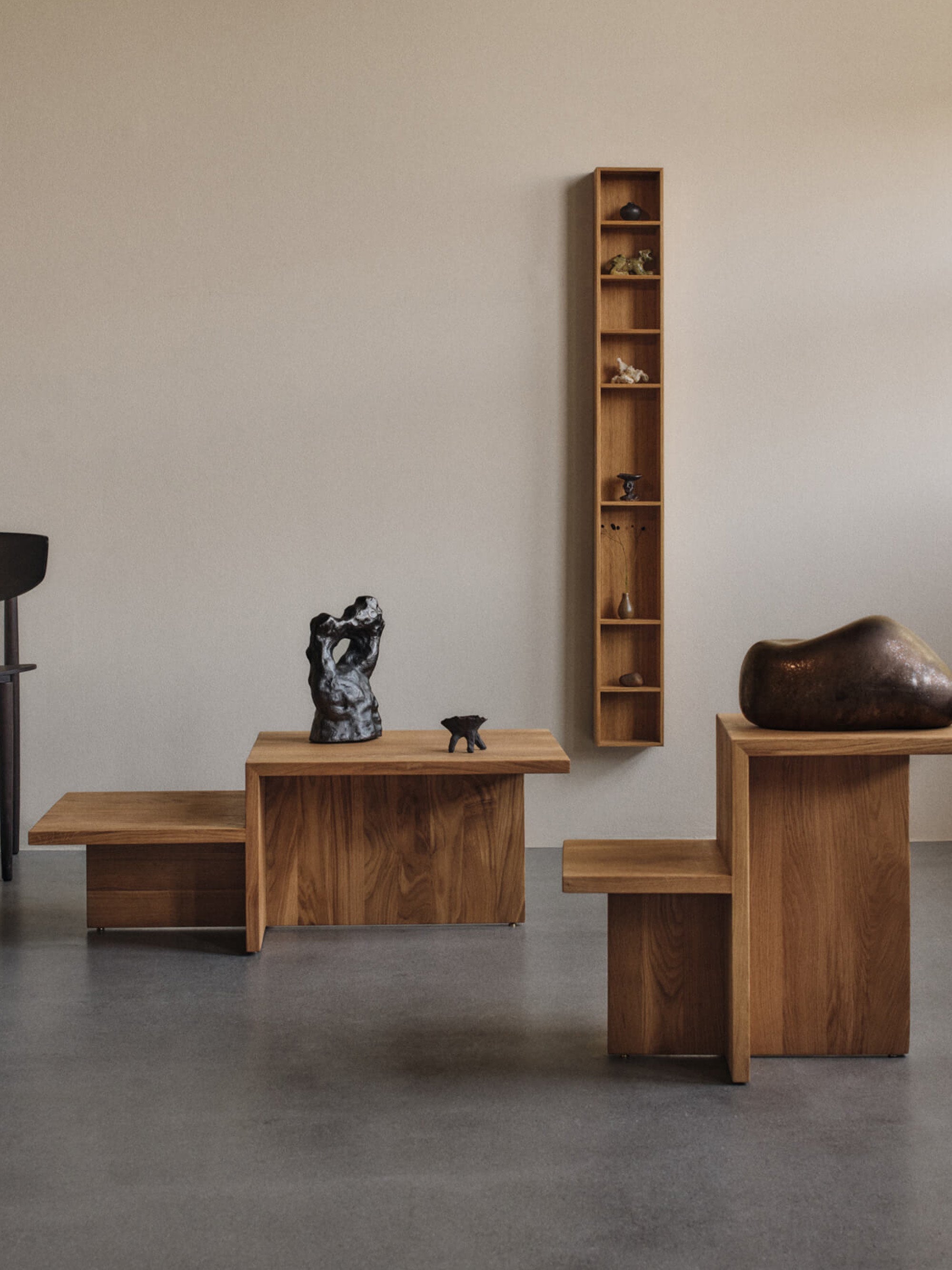 Distinct Oak Wood Side Table