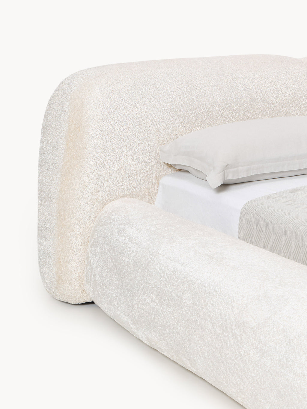 Wolke Upholstered Teddy Bouclé Bed